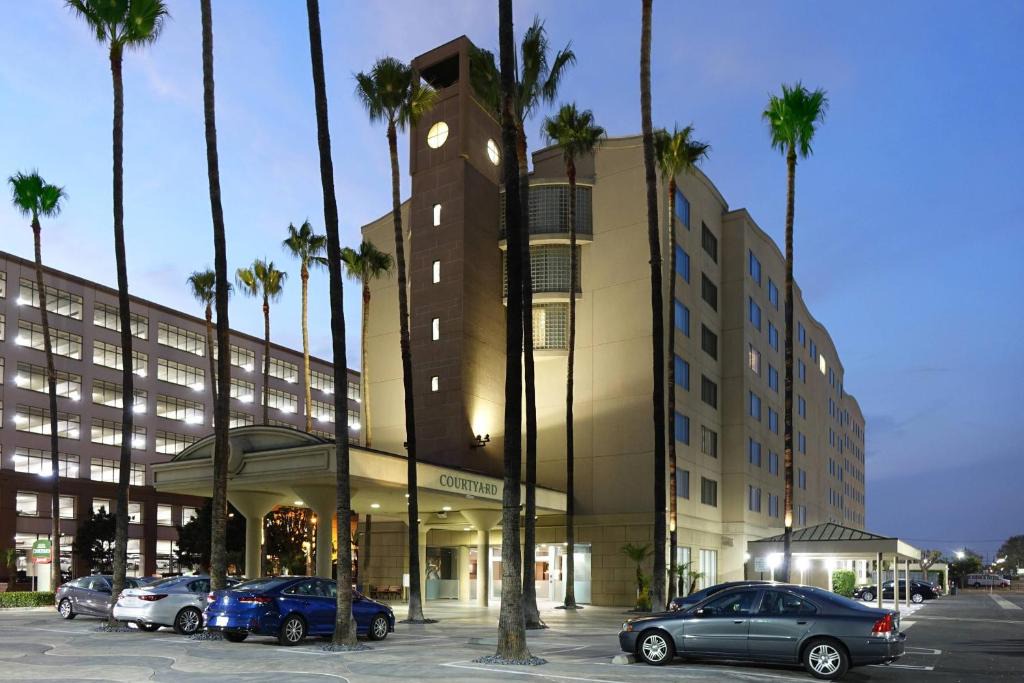 Courtyard by Marriott Los Angeles LAX/Century Boulevard 1