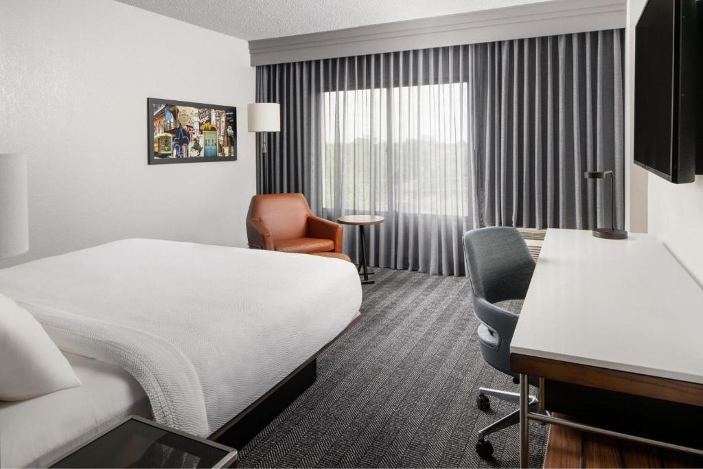 Courtyard by Marriott New Orleans Metairie 1