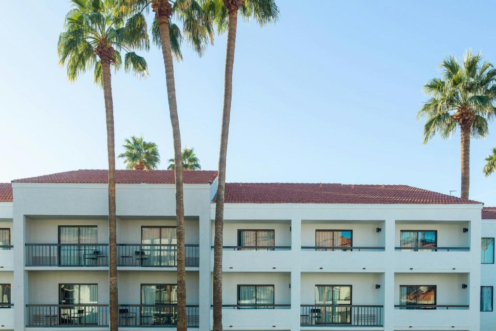 Courtyard by Marriott Phoenix North 1