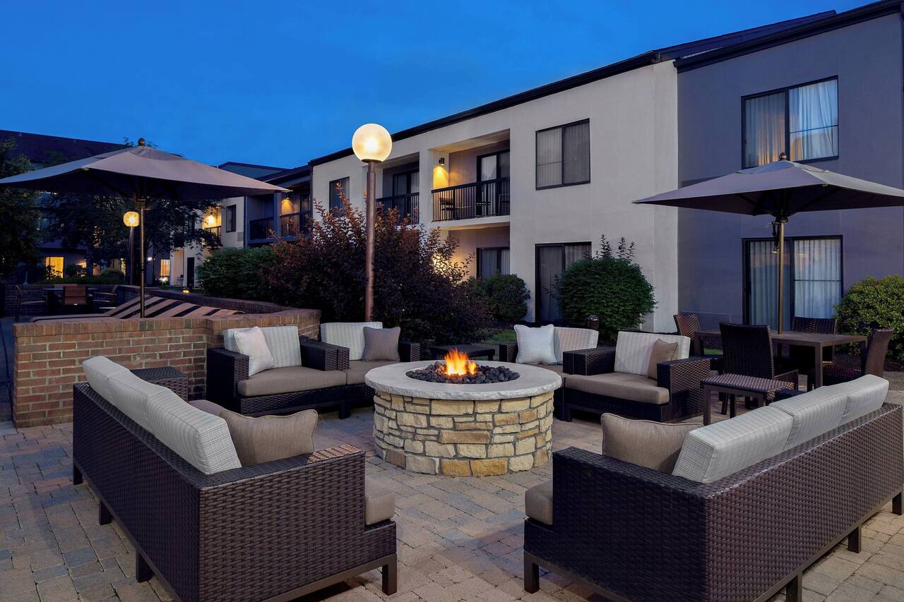 Courtyard by Marriott Pittsburgh Airport 1