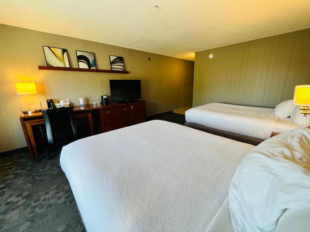 Courtyard by Marriott Traverse City 1