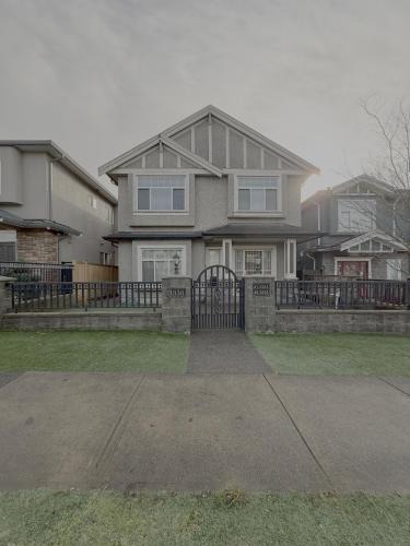 Cozy 2 Bdrm Basement suite in the Heart of Renfrew Heights 1