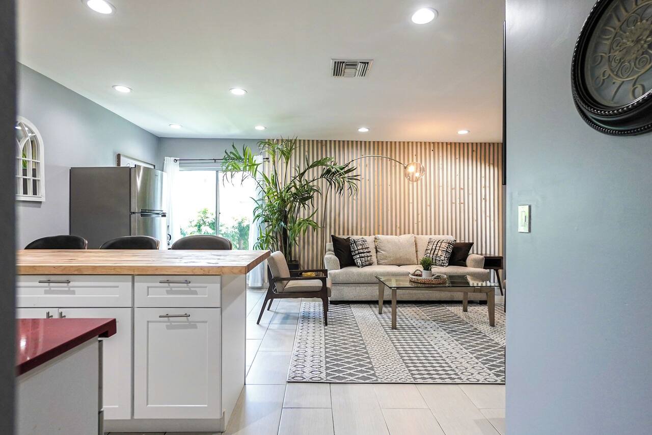 Cozy 2-bedroom condo in peaceful studio city with AC 1