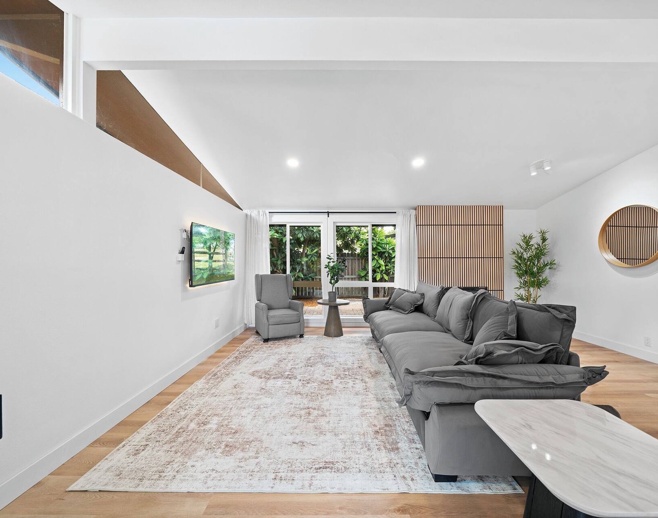 Cozy 2-bedroom house in tranquil Pomona with AC and laundry Free parking 1