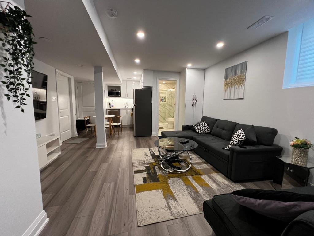 Cozy 2 Bedrooms Modern Basement Suite with Private entrance, Kitchen and parking 1
