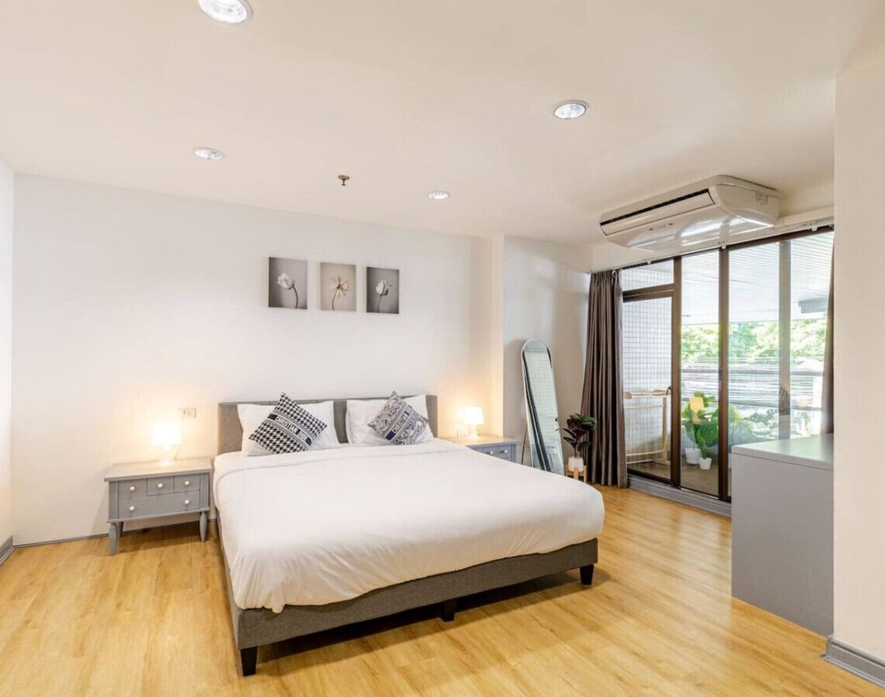 Cozy 2BR Apt in Central Bangkok 5 mins BTS 110 SQM 1