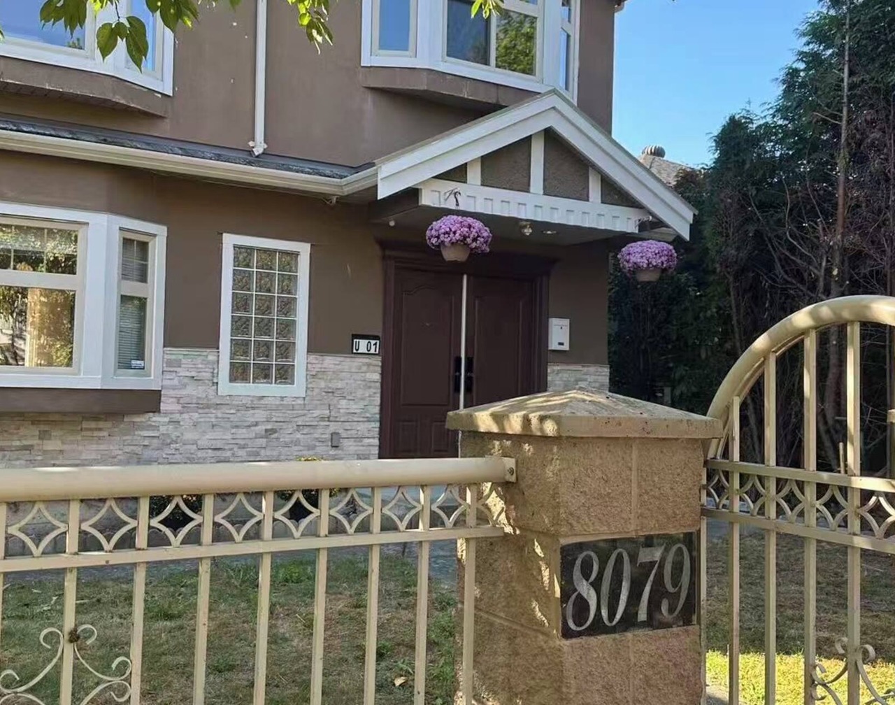 Cozy 2BR in West Side Kitchen & Living 1