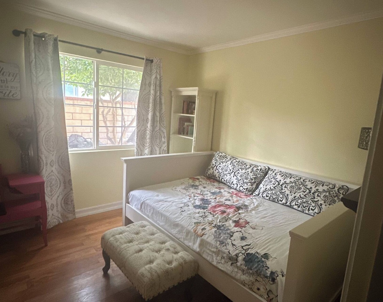 Cozy and charming house all you need is here Several relaxing area awaiting 4-U 1
