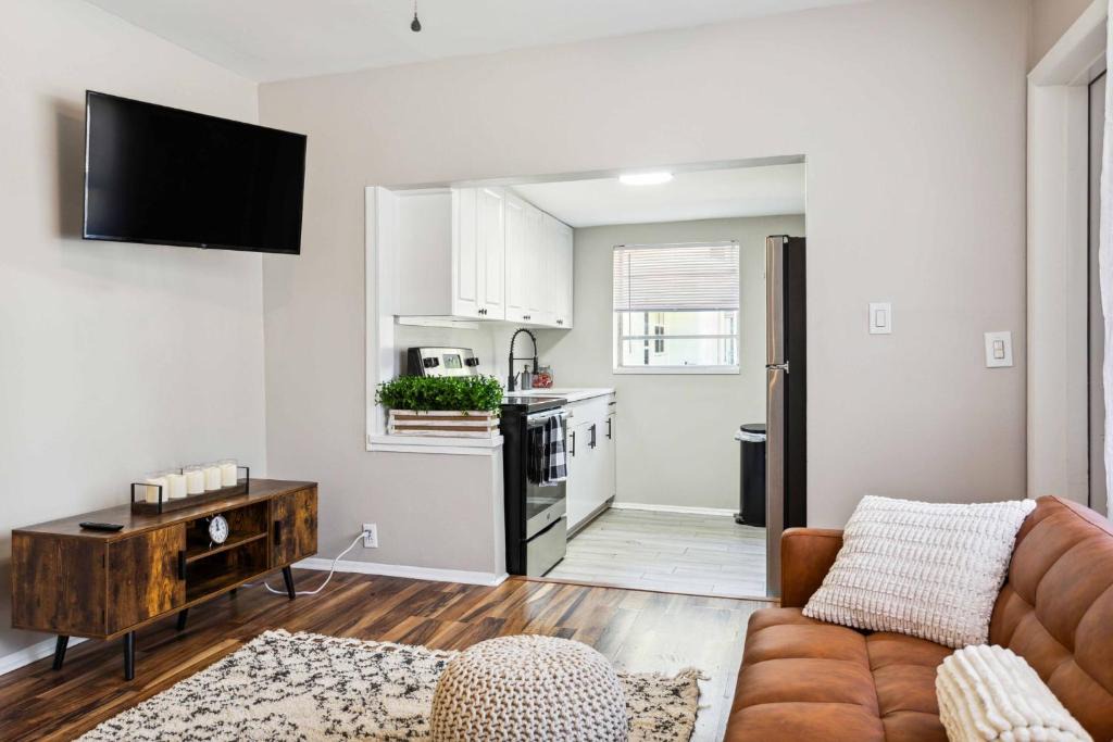 Cozy Bayshore - A Perfectly Located Paradise 1