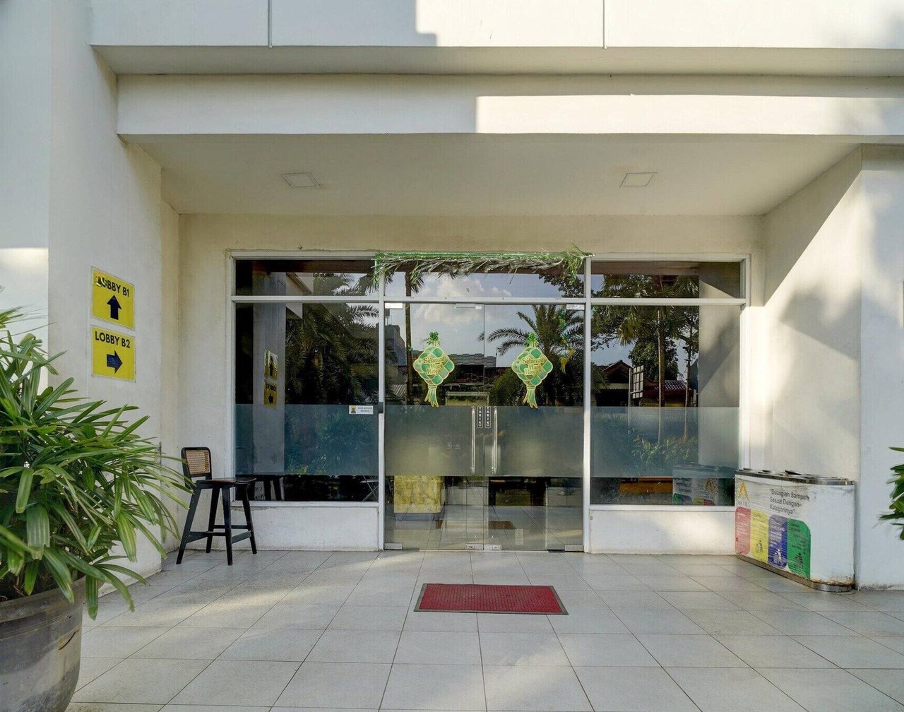 Cozy Deluxe Double Near Stadion Utama w/Wifi 1