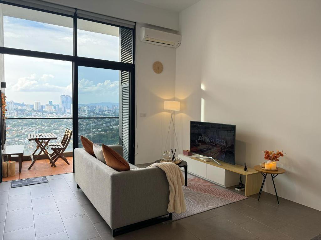 Cozy Fall Suite at EST Bangsar With Garden Scenery 1