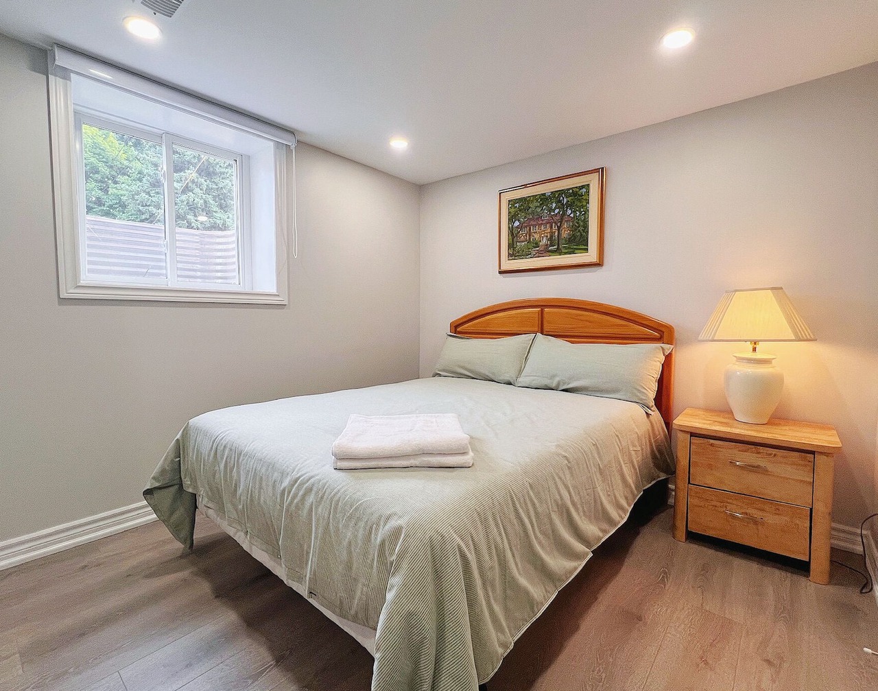 Cozy & Modern Ensuite Basement Rooms - Steps to Subway & Downsview Rogers Stadium 1