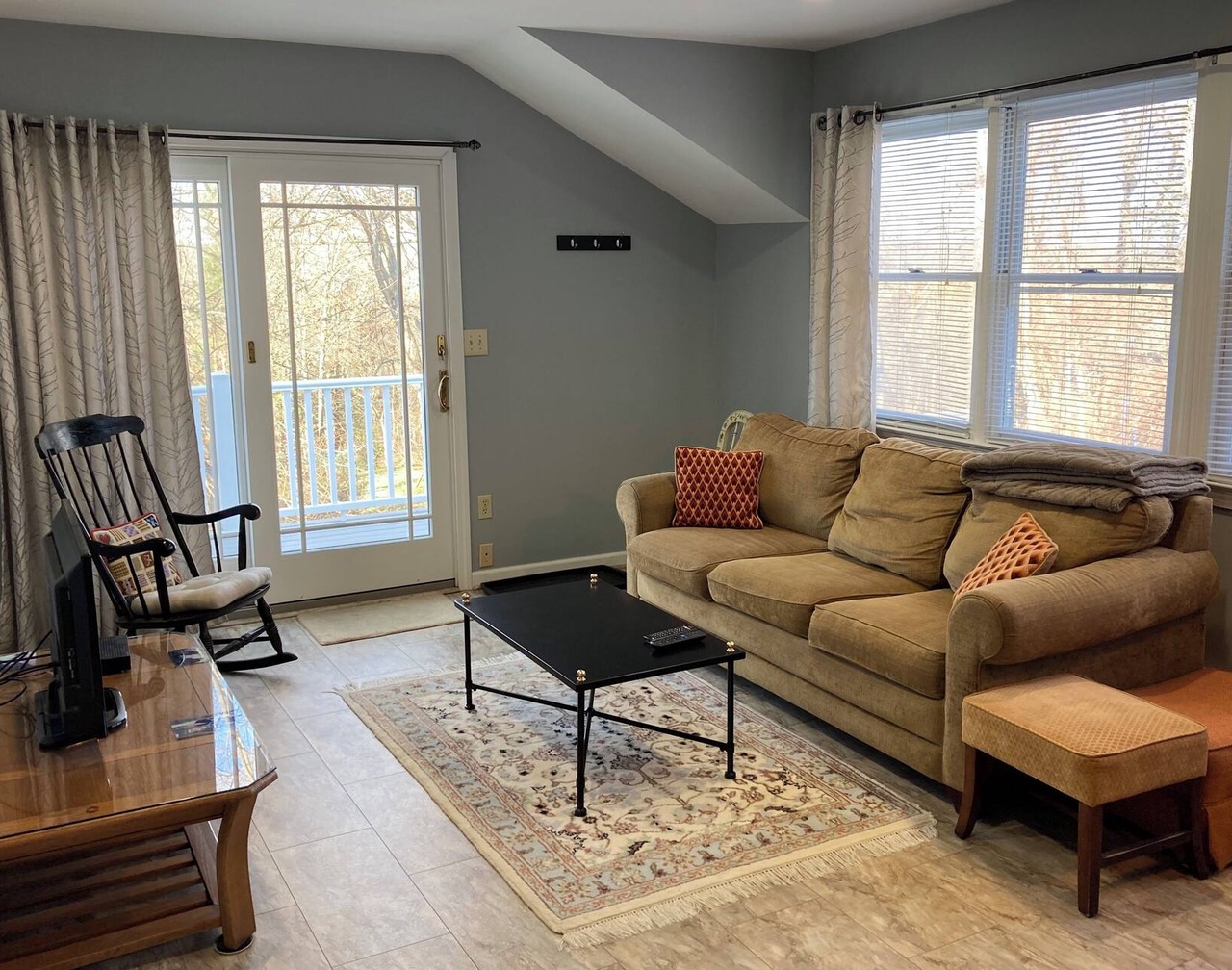 Cozy One Bedroom Apartment Centrally Located in Southbury 1