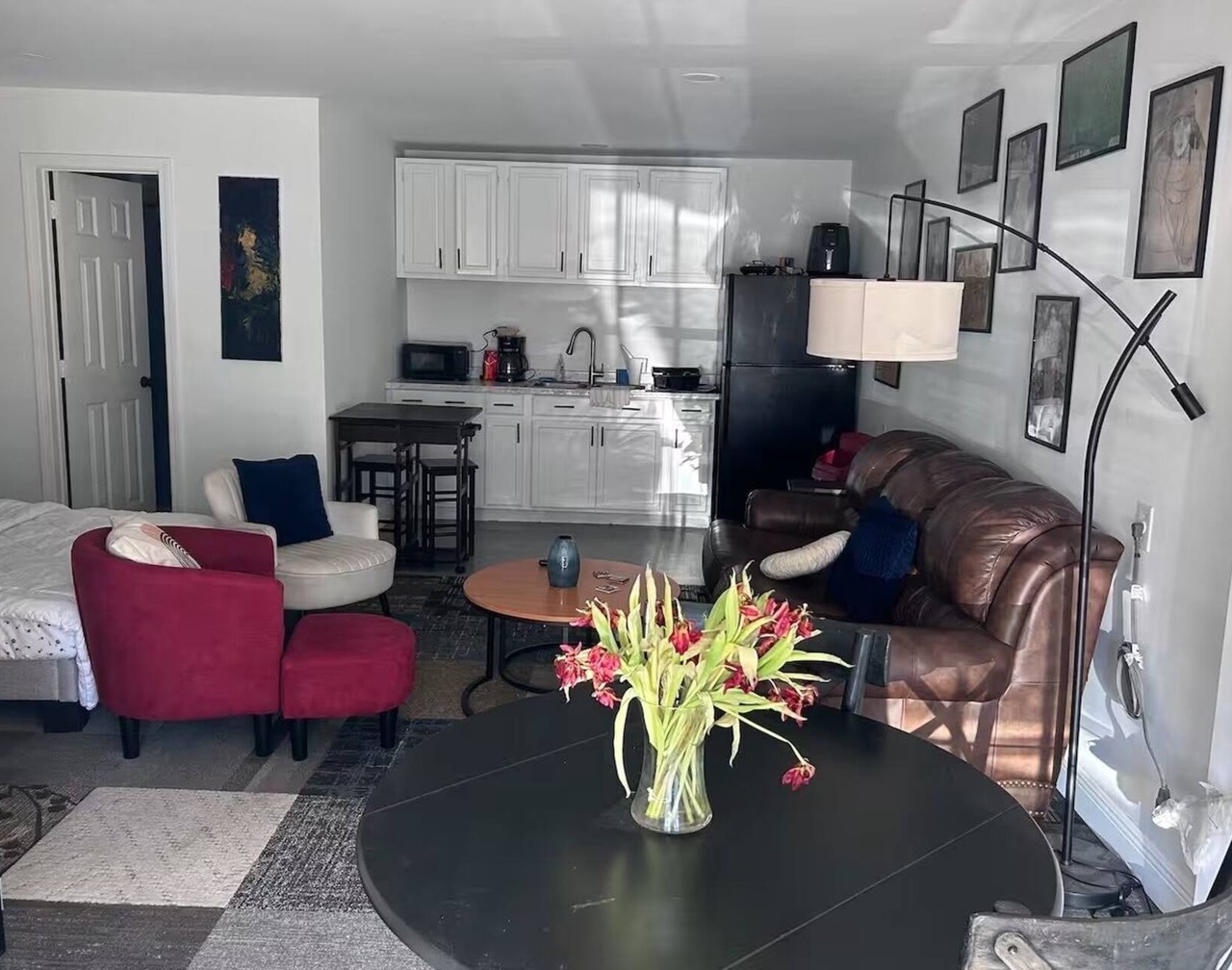 Cozy, safe, centrally located studio 1