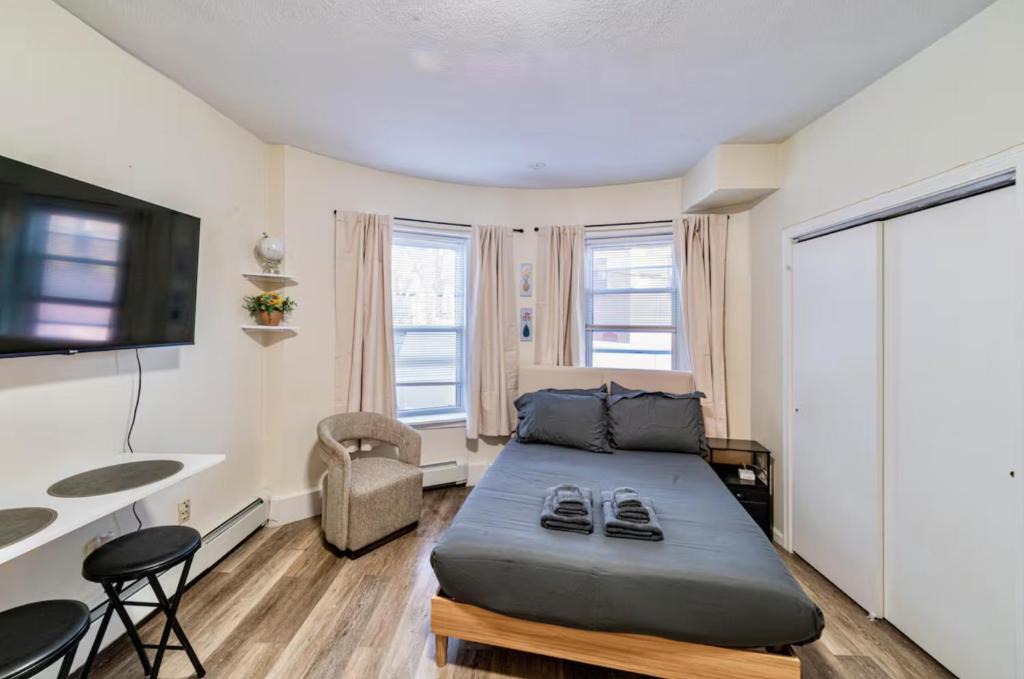 Cozy Studio near MassArt & Longwood, 3-Min Walk to T 1