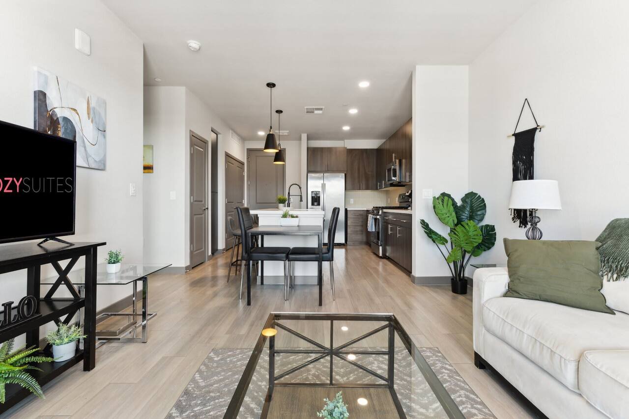 CozySuites PHX RORO Gym, Pool, Pets, Parking! #16 1