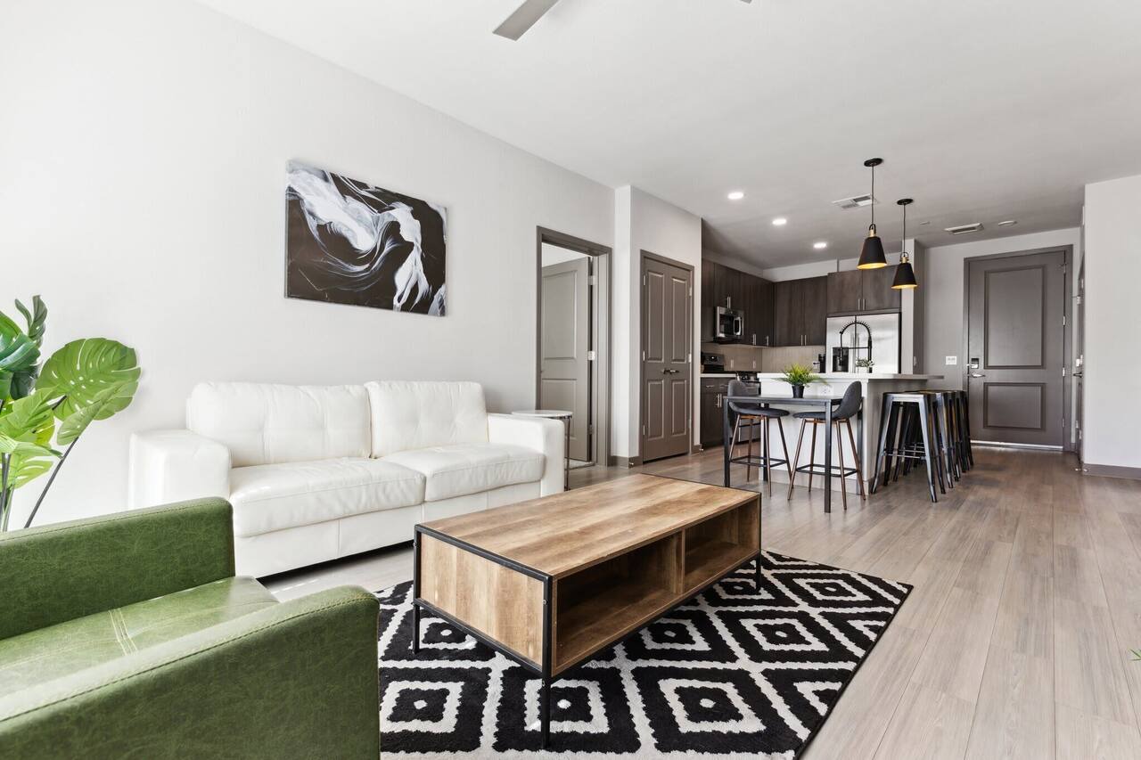 Cozysuites PHX RORO Gym, Pool, Pets, Parking! #18 1