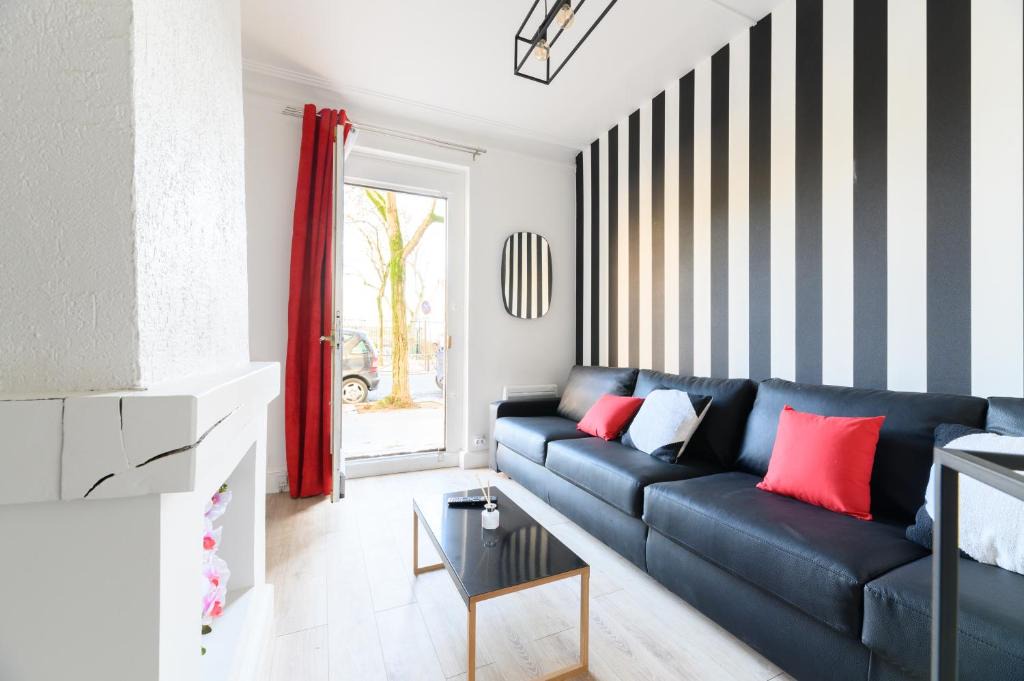 Daumier - New 2 Bdrs Flat near la Seine 1