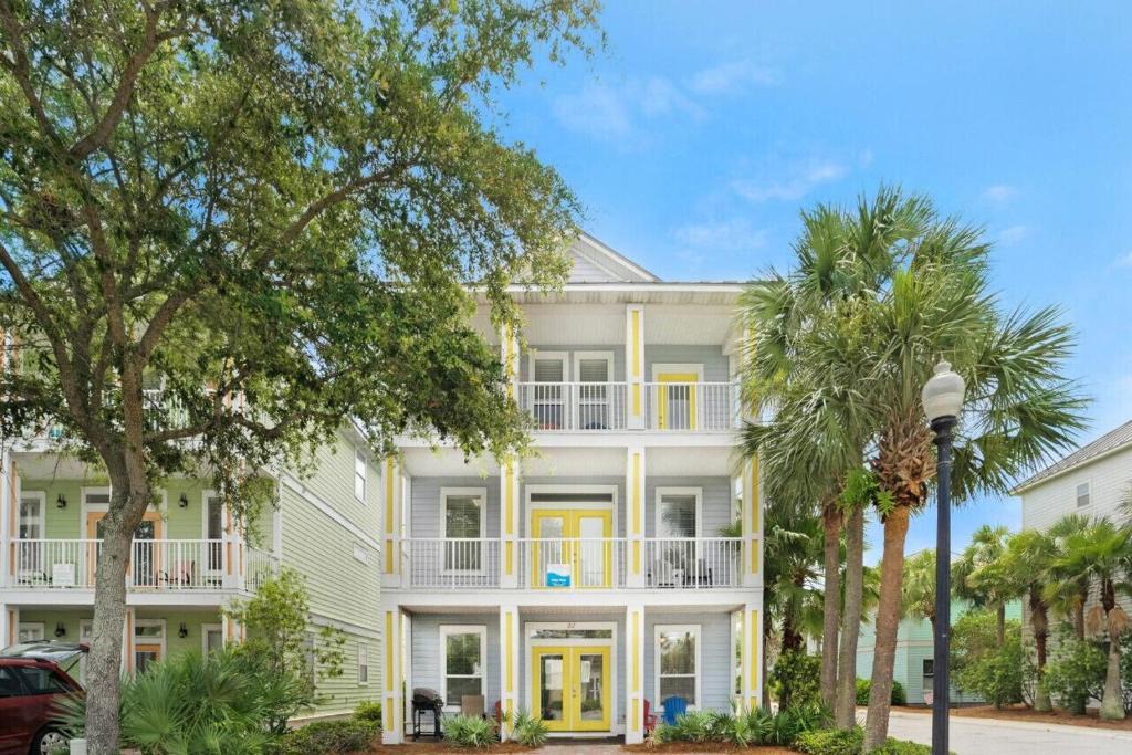 Deja Blue- Pet friendly- Pool front 1