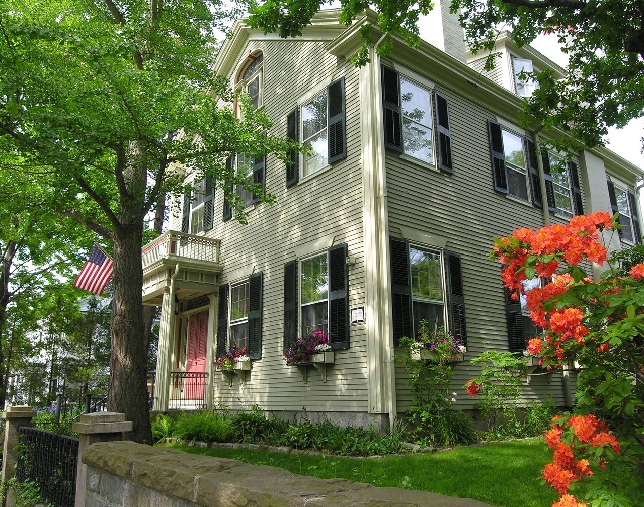 Delano Homestead Bed & Breakfast 1