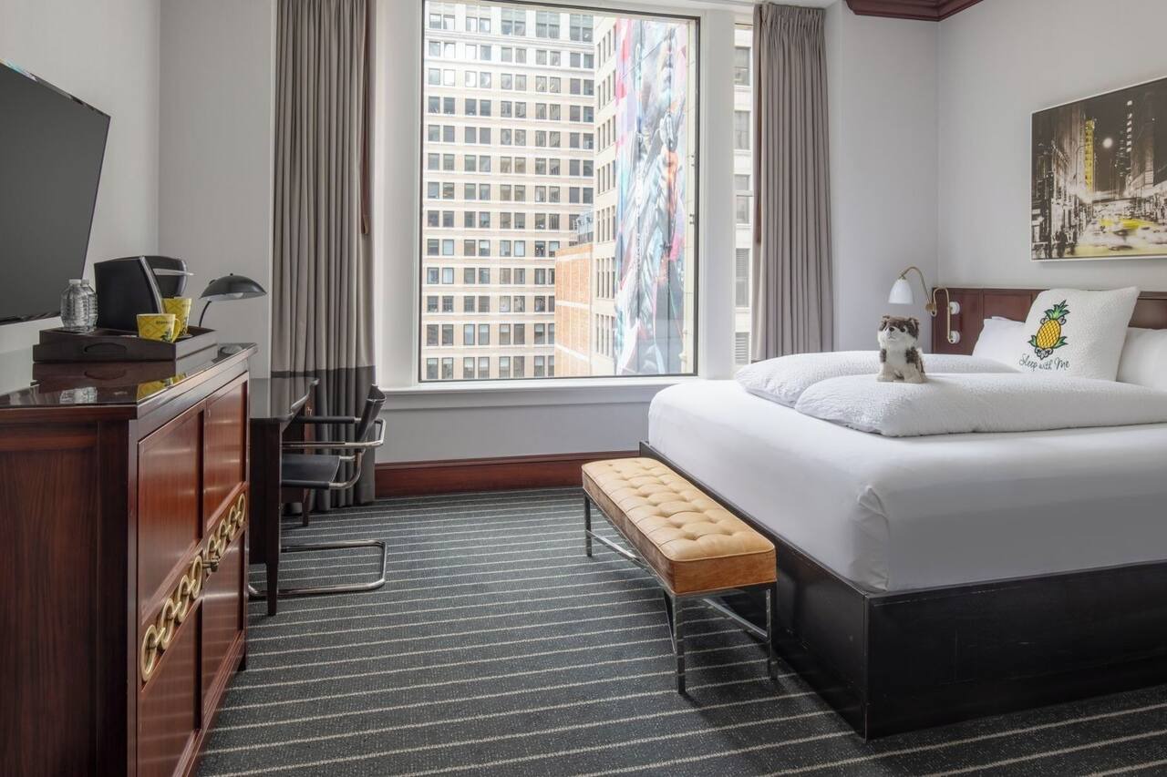 Delightful Room w/Whimsical Decor & Modern Amenities Near Magnificent Mile 1