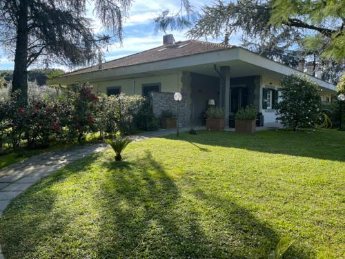 Delightful stylish house with private garden close to downtown 1