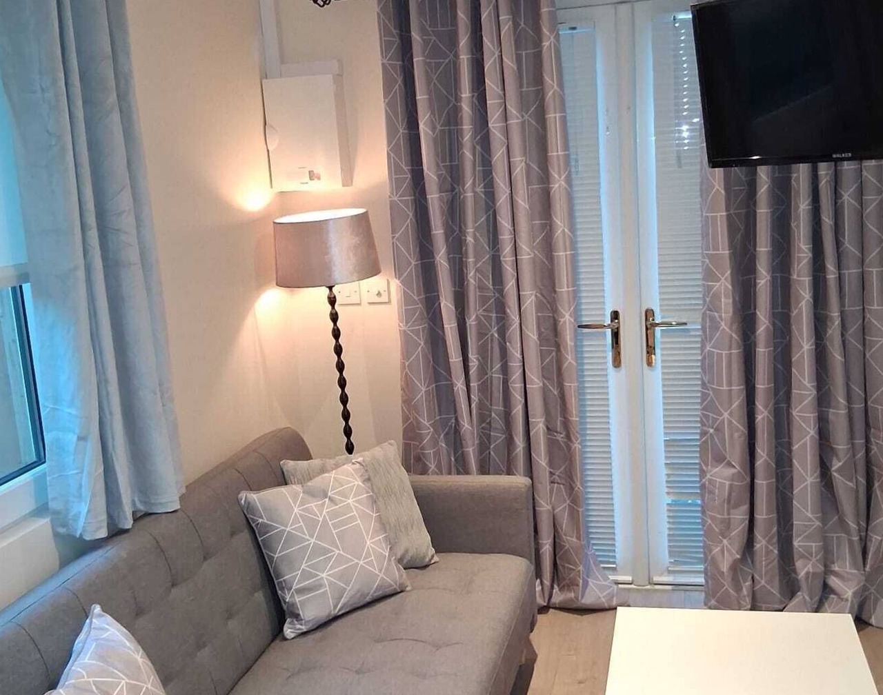Delphi Cottage 1