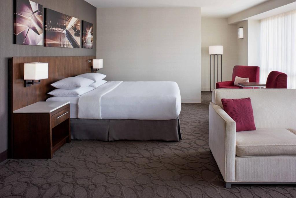 Delta Hotels by Marriott Ottawa City Centre 1
