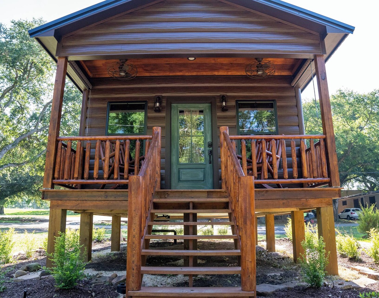 Deluxe Rustic Tiny Cabin 1