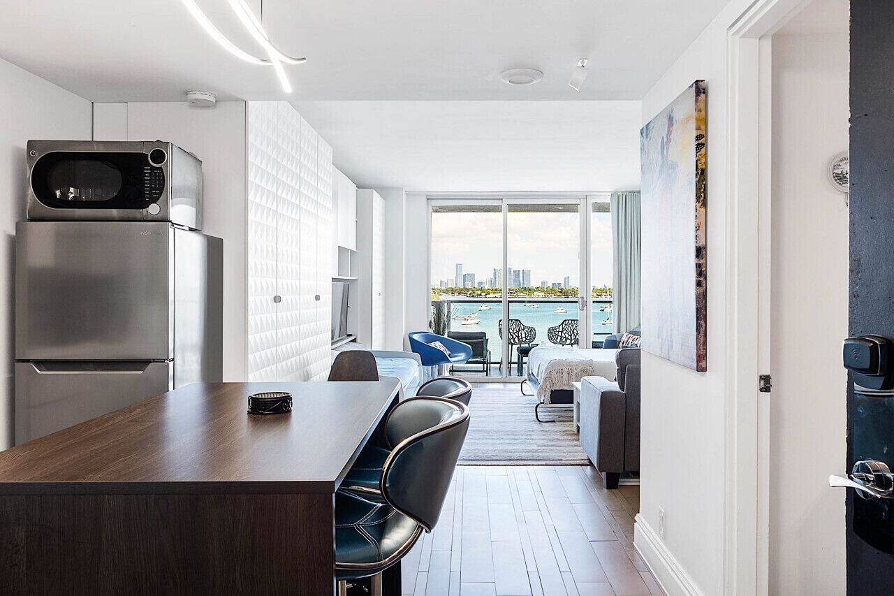 Design Studio Miami Beach Stunning Bay View Balcony Queen Murphy & twin trundle 1