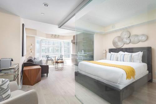 Designer 4 Seasons Luxury Bldg of Yorkville 1