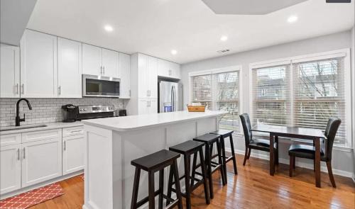 District Townhome with Two Free Parkings #DCottage 1