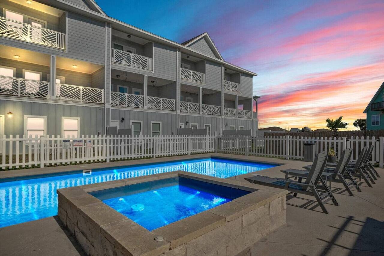 Dive In and Unwind: Pet-Friendly Living with Community Pools and Hot Tubs. 1
