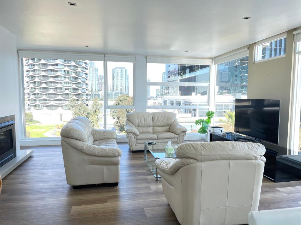 Docklands Luxury Penthouse Right Above The District Docklands 1