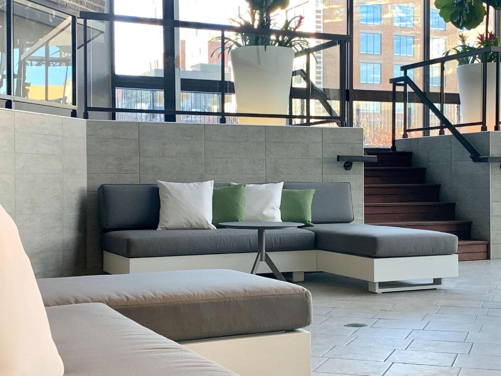 DoubleTree By Hilton Montreal 1