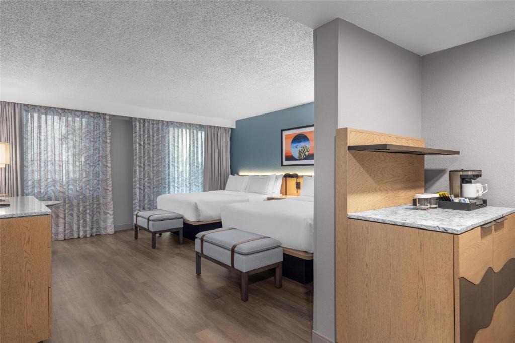 DoubleTree by Hilton Phoenix Midtown 1