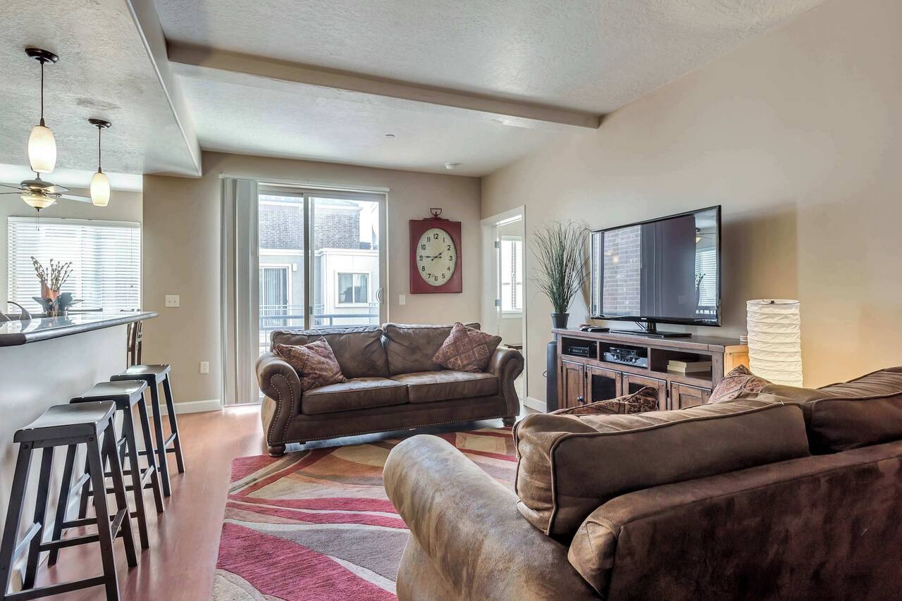 Downtown Condo Near the Convention Center 1