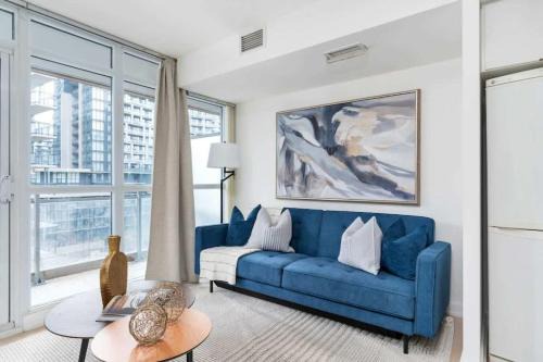 Downtown condo Steps to Entertainment District 1