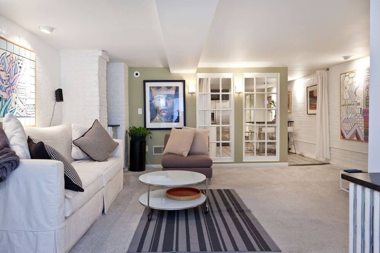 Downtown Large Apt w/parking Convention Center 1