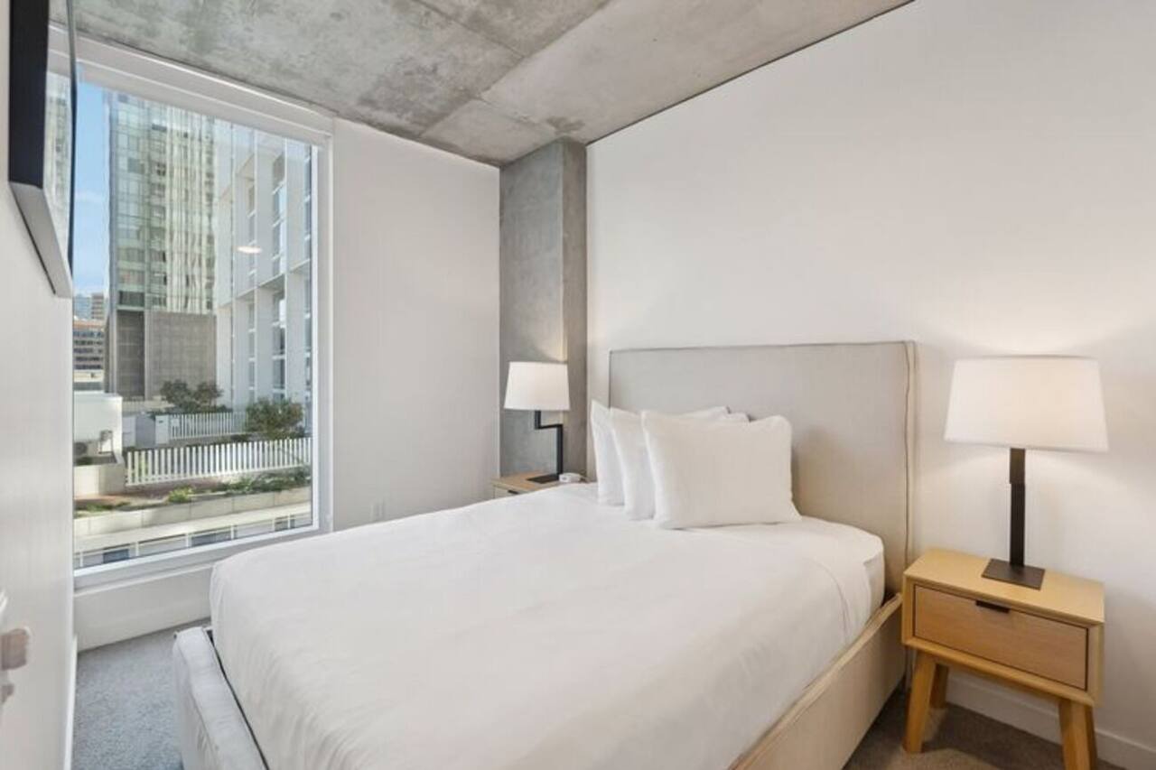 Downtown Phoenix Stay Near Convention Center, ASU & Top City Attractions 1