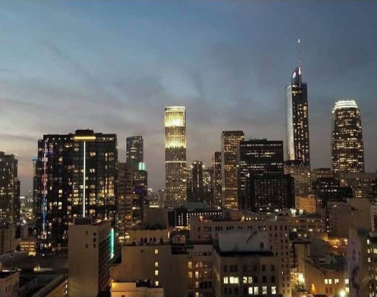 DTLA Bliss/2Bed Apt w Balcony & Rooftop pool/deck 1