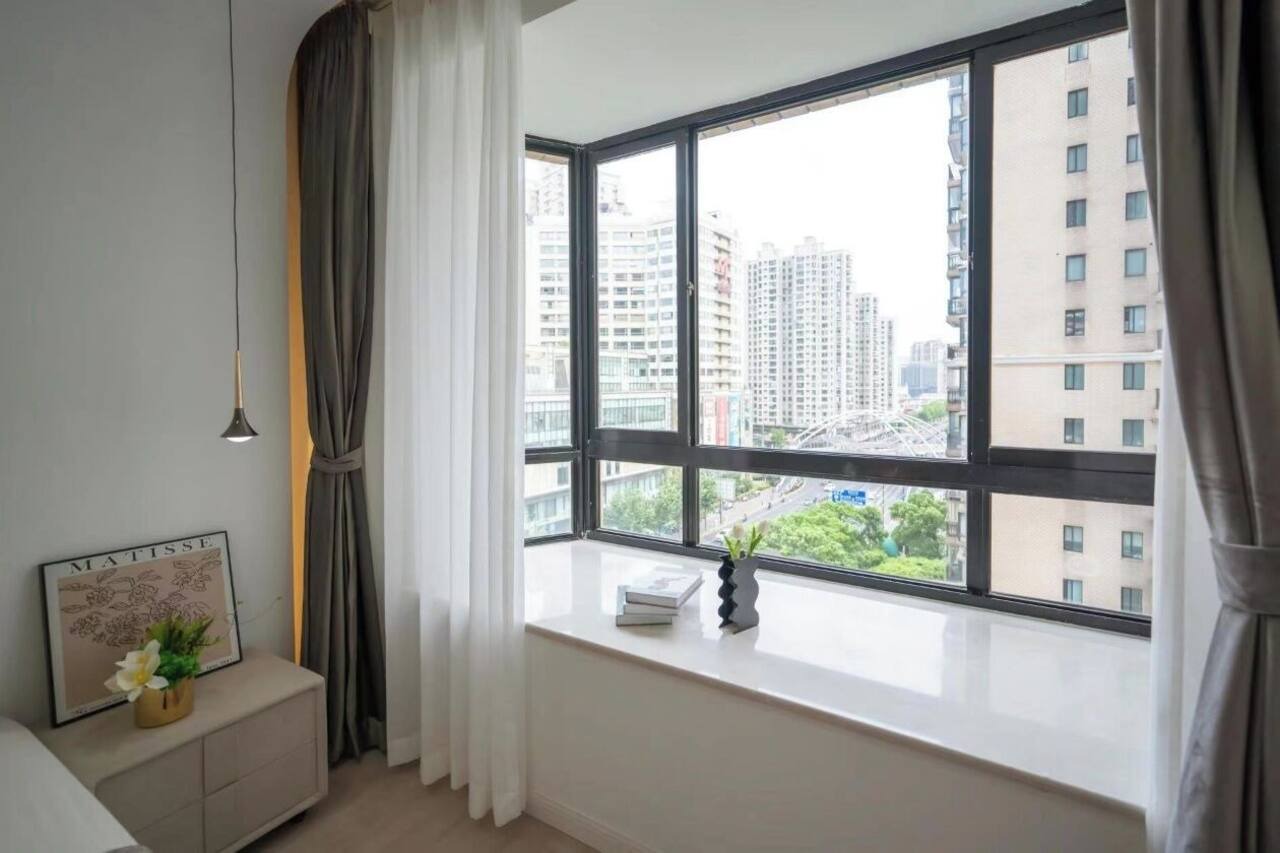 Easternhub-Chic 2-bedroom apartment with AC, WiFi in marvelous Shanghai 1