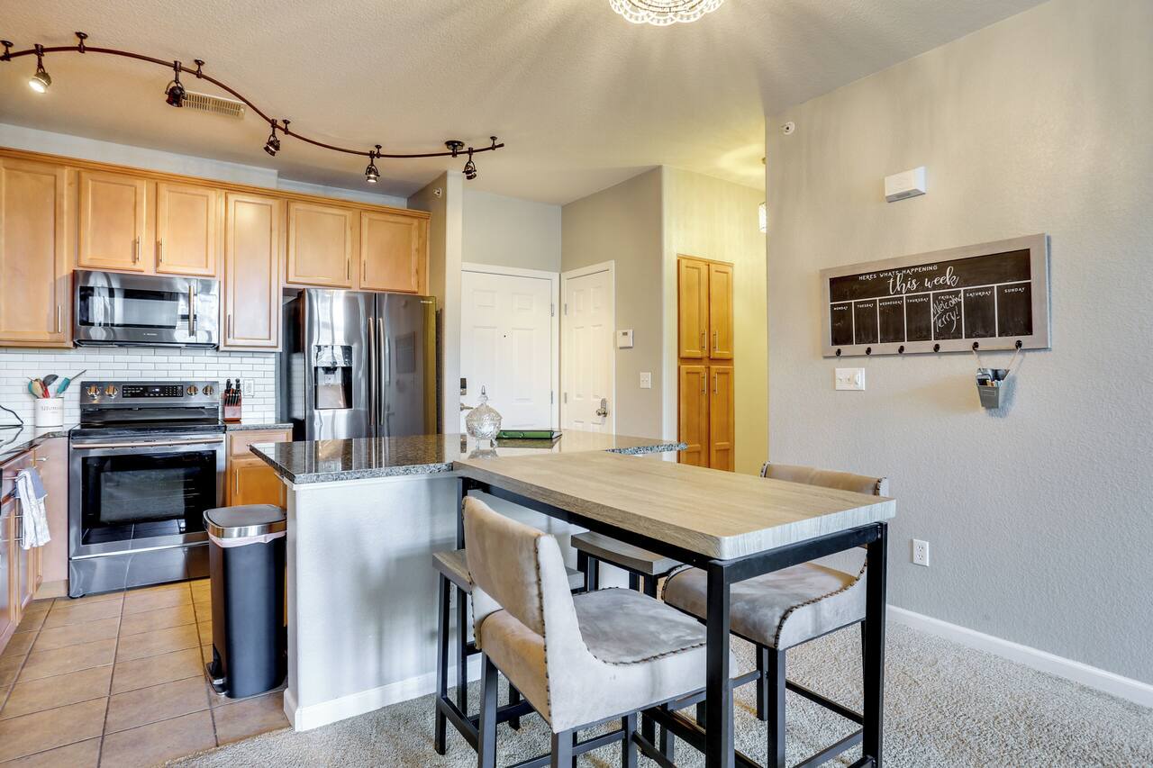 Easy E470 & 125 Access! Quiet Englewood Condo 1