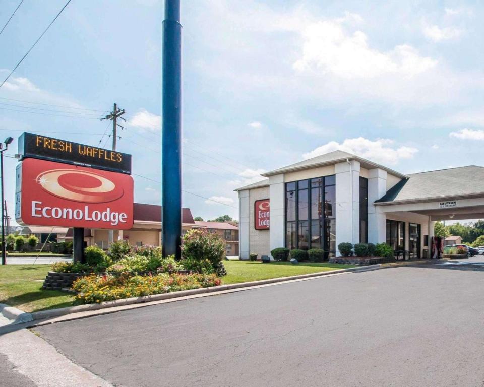 Econo Lodge Springfield I-44 1