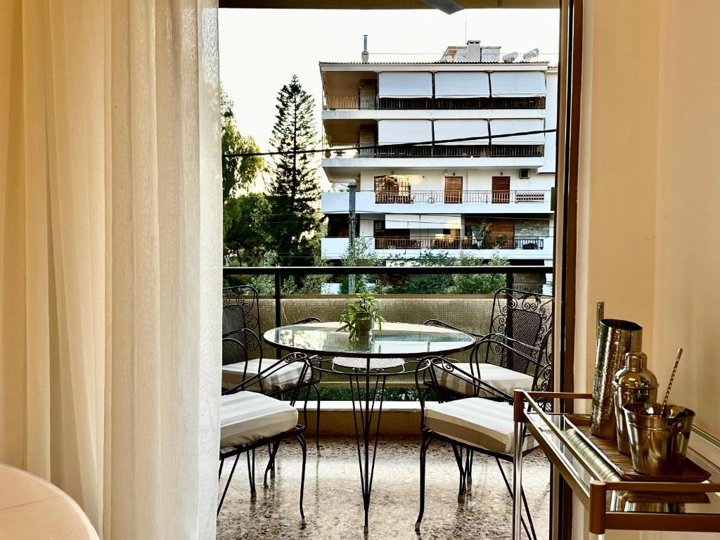 Elaia Luxury Selections - Emerald 1