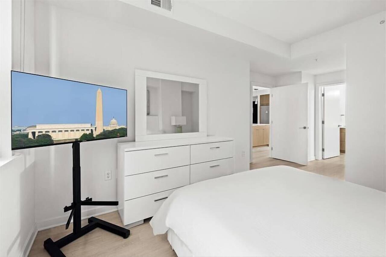 Electric Car Charging Available! nr Capitol 2BR w/Parking 1