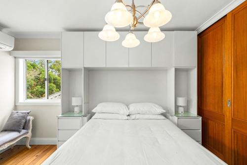 Elegant 1-Bed with Study by Balmain Wharf 1