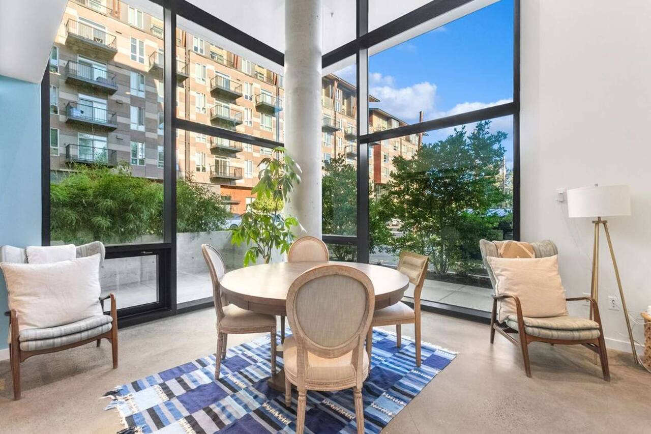 Elegant design meets optimal location amid the natural beauty of Downtown Redmond. 1