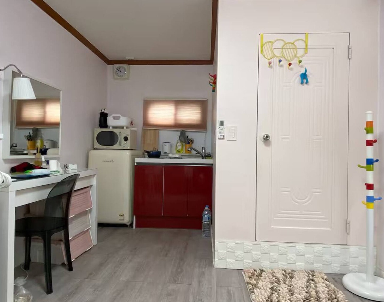 elephant Peaceful 1-bedroom studio with AC in vibrant Seoul 1