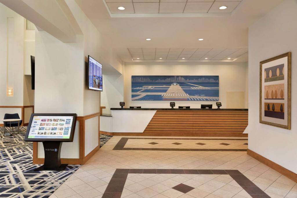 Embassy Suites Boston at Logan Airport 1